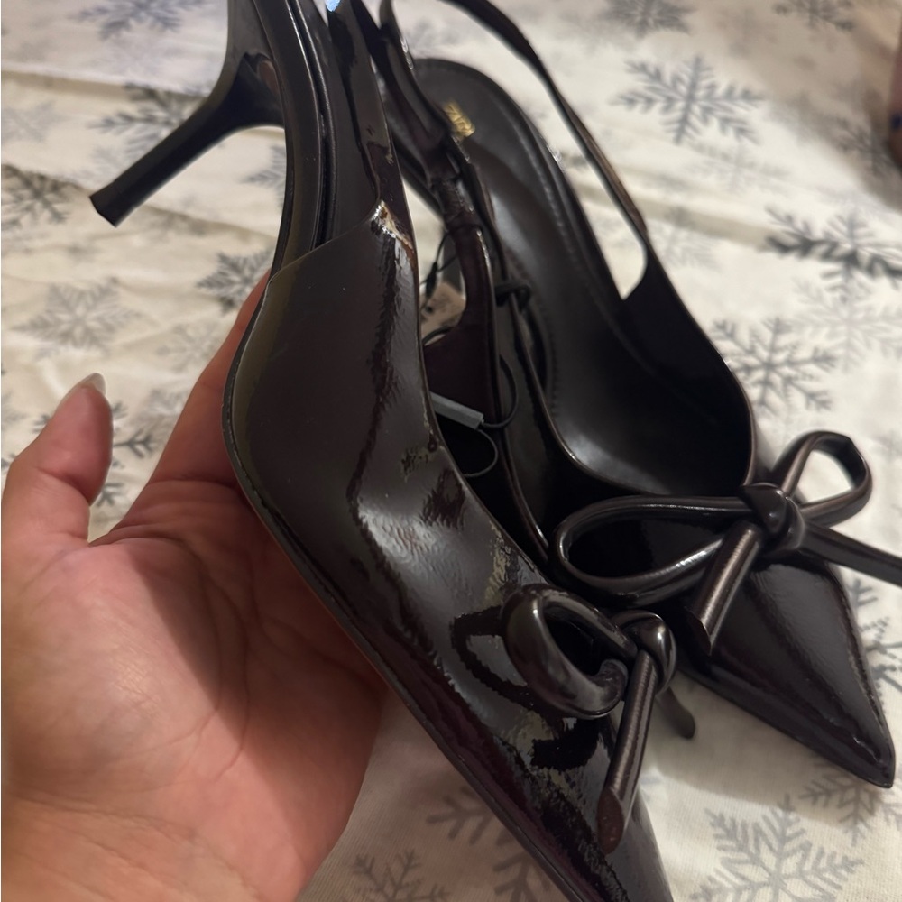 Zara Marrón Patent Leather Heels with Bow
